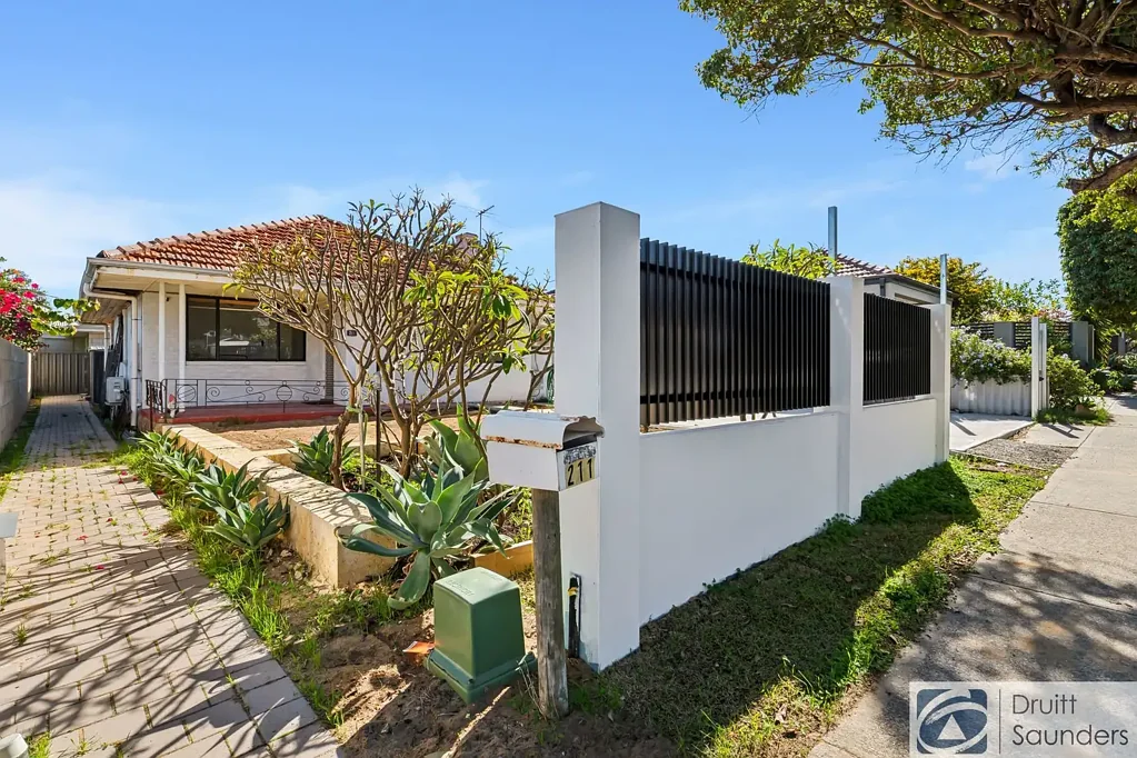 Doubleview 2 Bedroom Keen renovators enquire within