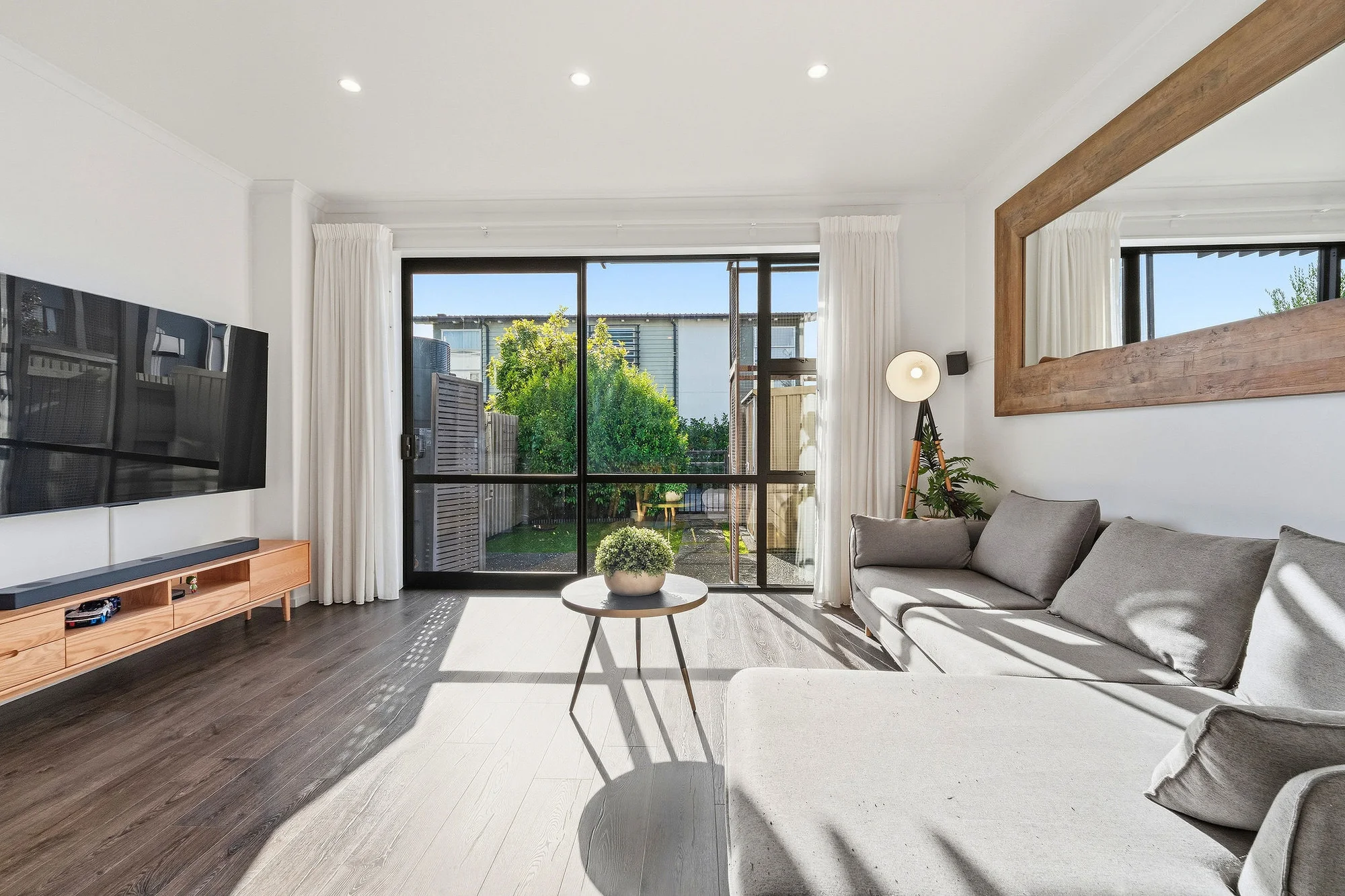 Hobsonville 2Phòng ngủ Easy Living in the Heart of Hobsonville