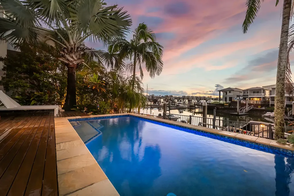 Coomera 4 Slaapkamer Looking For Water Front?