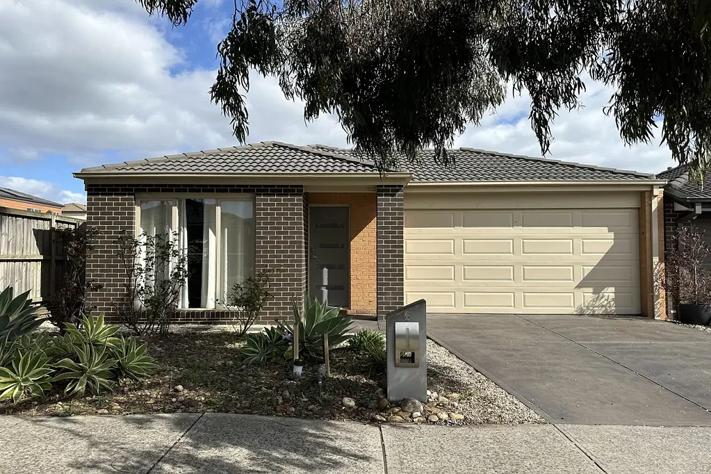 3 BEDROOM HOME, ALARAH ESTATE!