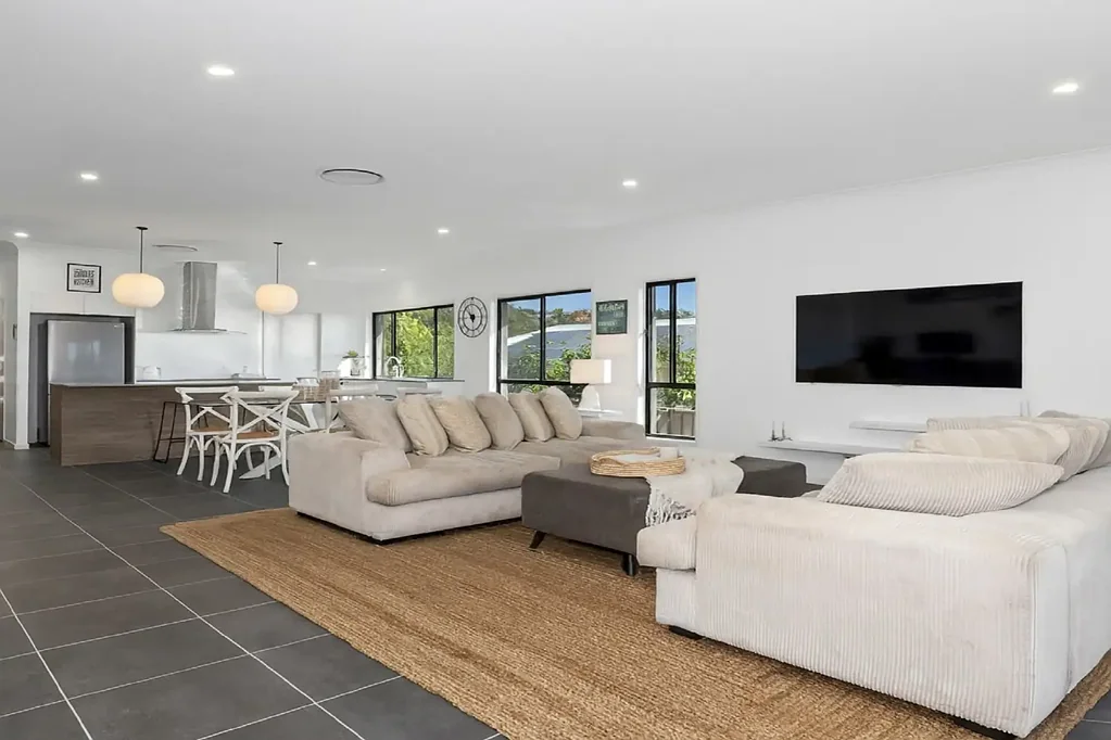 Terranora 4 Bedroom Only Three Years Young - North-Facing Family Home with Scenic Views