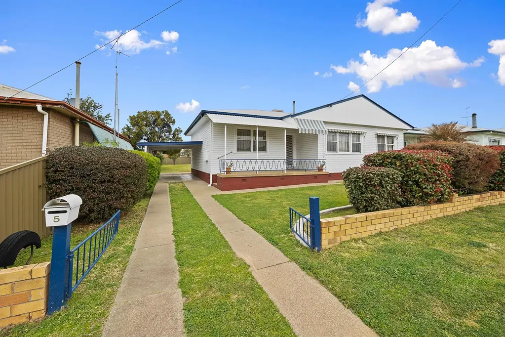 Tamworth 3房  SOUTH TAMWORTH – Original Owners Are Selling.