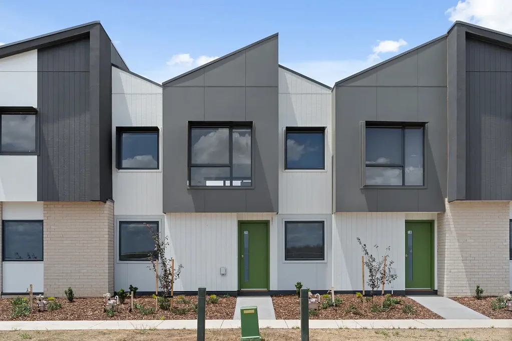 Stunning, 2 bedroom Townhouse!