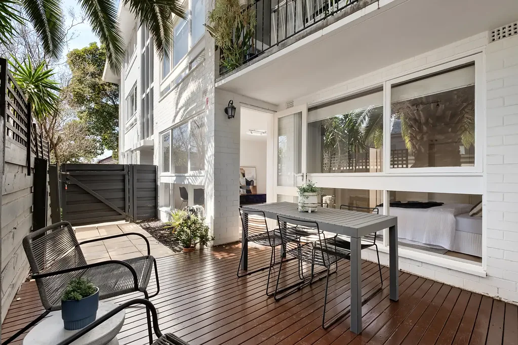 Armadale 2બેડરૂમ North facing courtyard in Heart of Armadale
