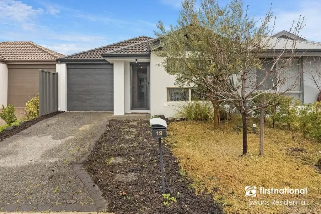 Lease This Beautiful 3 Bedroom, 2 Bath Home Now!!!