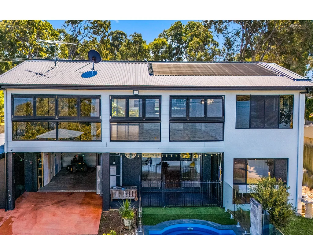 Russell Island 3房 水岸双入口宝石 屋景相融 抛光木地板 宽露台 双层潜力 Simply the Best waterfront!
