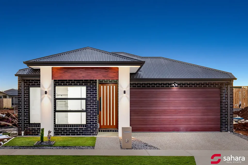 Rockbank 4 Bedroom Modern & luxury Living at its Finest:  Take your first step towards a big, bright, wonderful future !!