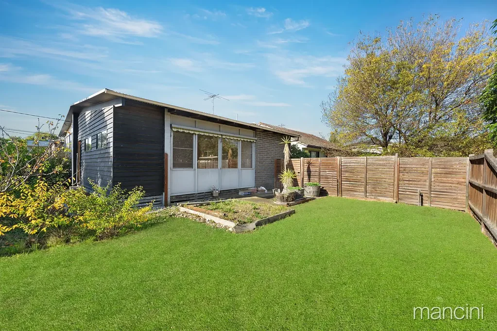 Laverton 3ਬੈੱਡਰੂਮ Impressive Investment on Superb Corner Block and Great Location