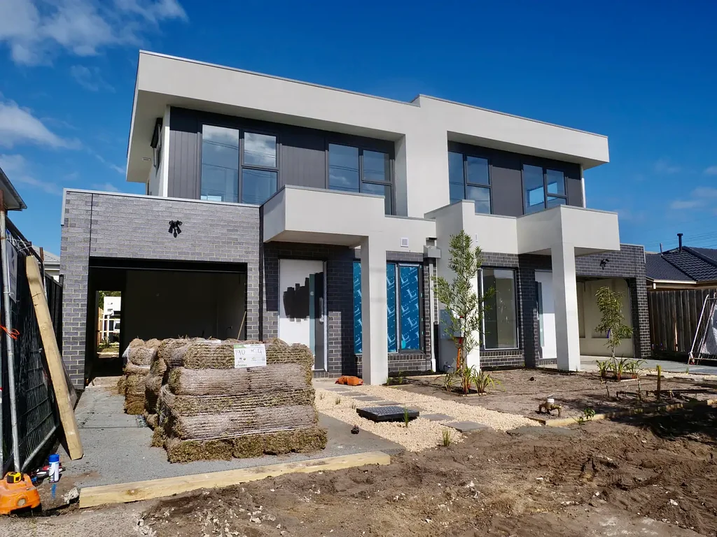Aspendale 4ห้องนอน ‘Bayside living’ 230m to the beach, arriving by late-spring 2025 - stamp-duty savings apply