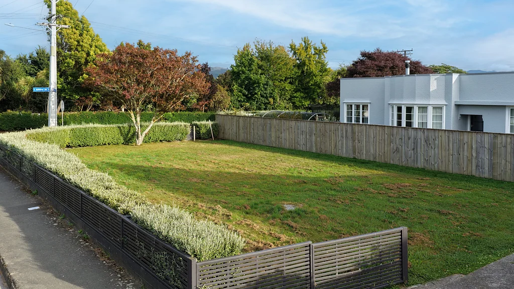 Motueka Rare Sunny Corner Section for Sale in Motueka