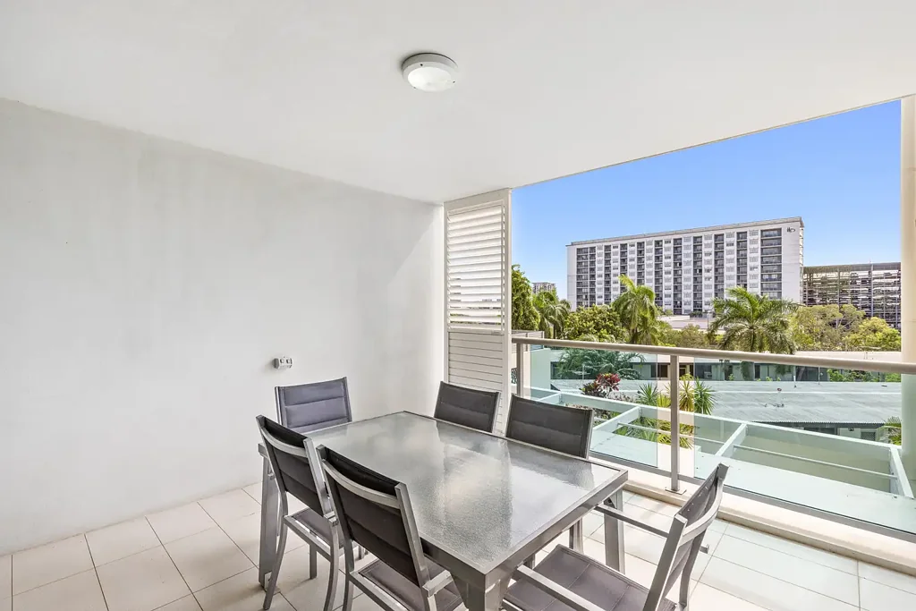 Modern CBD Living with Oceanfront Views