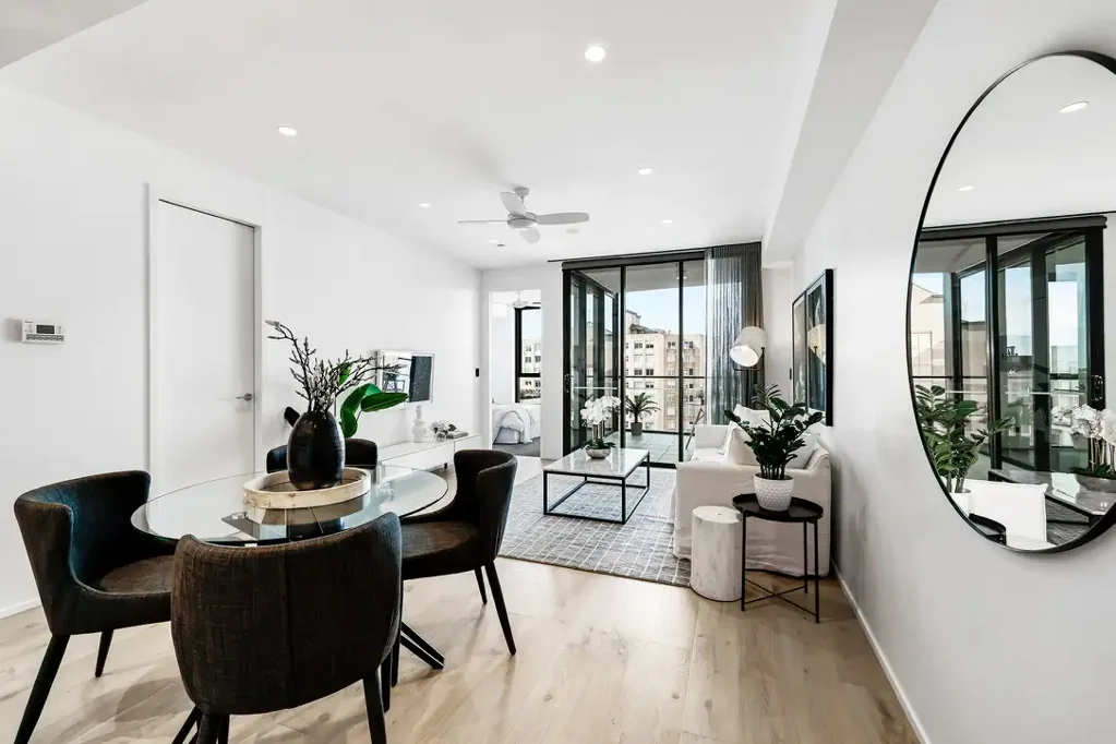 Near New Luxury One Bedroom Pet Friendly Apartment in Bondi Junction