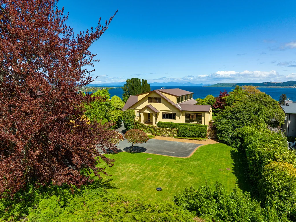 Hilltop 4 Slaapkamer Room to live, work, and entertain