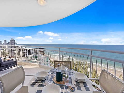 Burleigh Heads 2 Bedroom LUXURY BEACHFRONT LIVING – 21ST FLOOR STUNNER IN BURLEIGH HEADS!