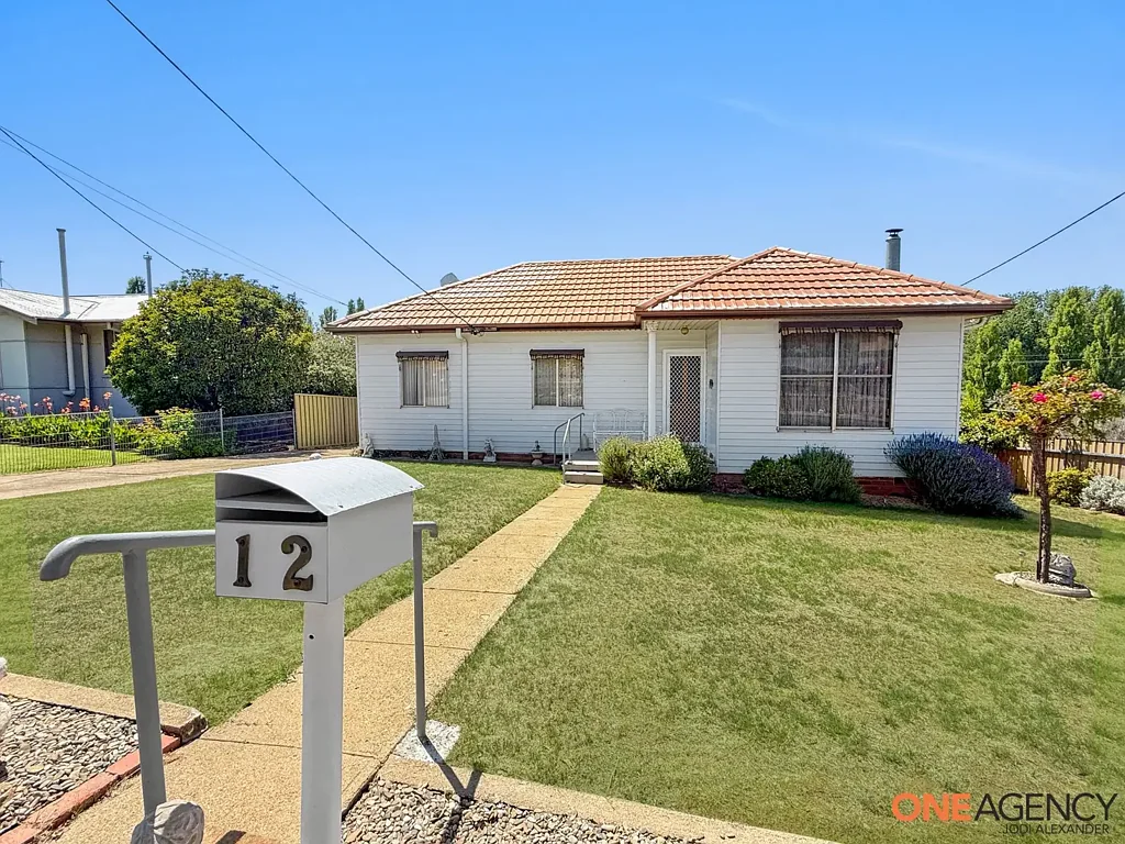 12 Neuss Avenue, Cooma, NSW 2630
