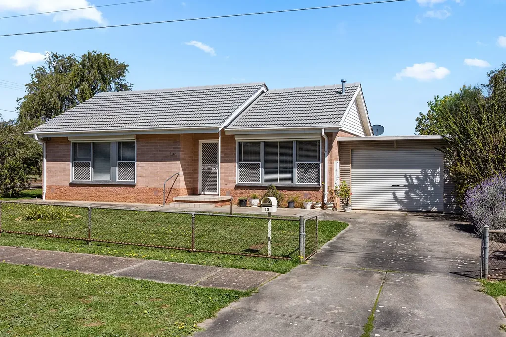 Campbelltown 3Phòng ngủ Corner Block, Park Views & 710sqm (approx.) of Pure Possibility.