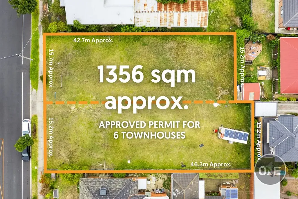 Preston 1部屋 Prime land with approved plans and permits for 6 townhouses!