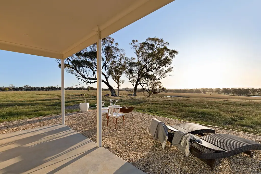 Mia Mia "McDonalds Lane Estate" - Luxury Living in Heathcote Shiraz Country!