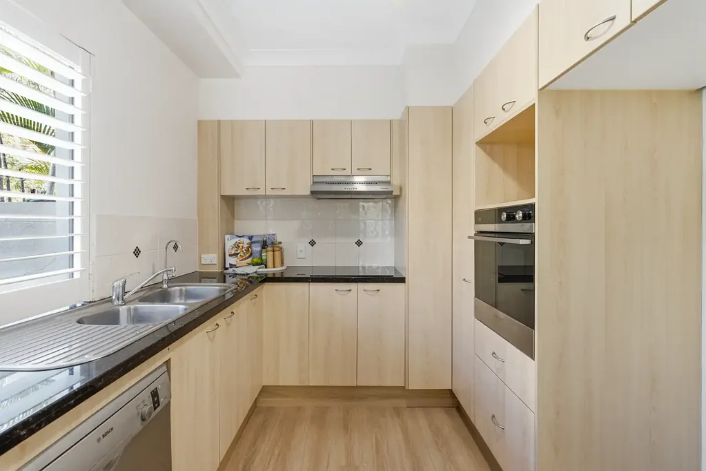 Broadbeach 2कमरा Some units make you compromise on space. This one doesn't.