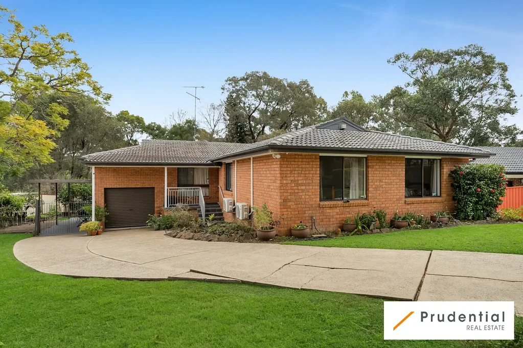 Kings Langley 4房 Kings Langley 尽头路的家庭住宅 Family Home in Quiet Kings Langley Cul-de-sac