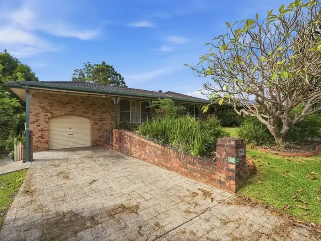 Set in a private and peaceful location on the highly sought-after south side of Bellingen
