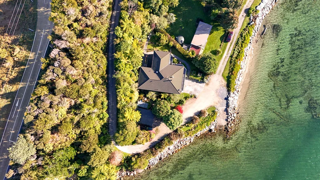 Takaka 5 Bedroom Coastal living at its best! Income on top!