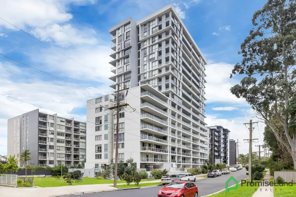 Huge 1+Study with timber floor in Carlingford West Public Catchment