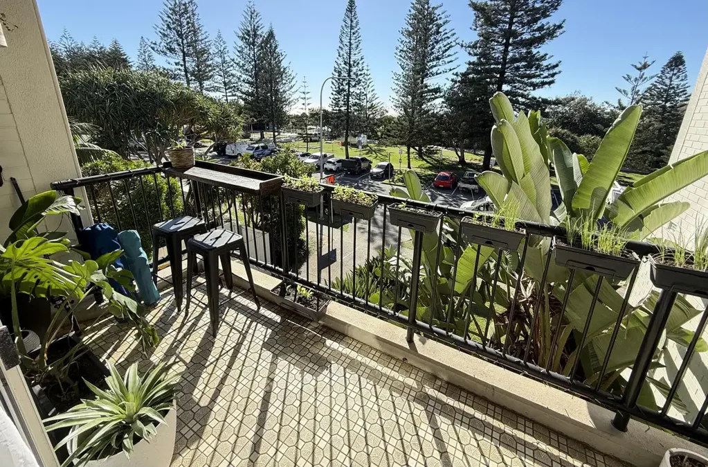 Beachfront Burleigh - The Esplanade