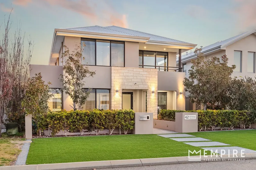 42 Leschenault Boulevard, Lake Coogee, WA 6166