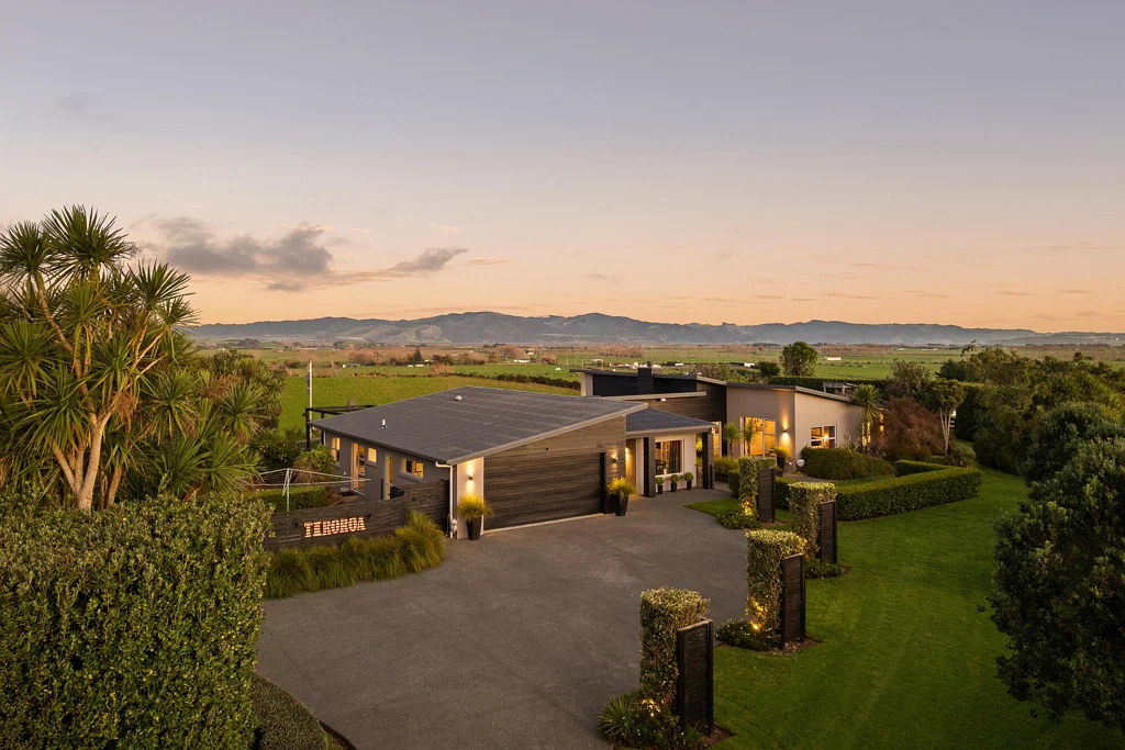 Waiuku 5房 奢华乡村别墅！坐拥宁静乡村景观，恒温盐水泳池+谷仓+牧场，6729m²地块！ LIFESTYLE LUXURY & MAGIC RURAL VIEWS!