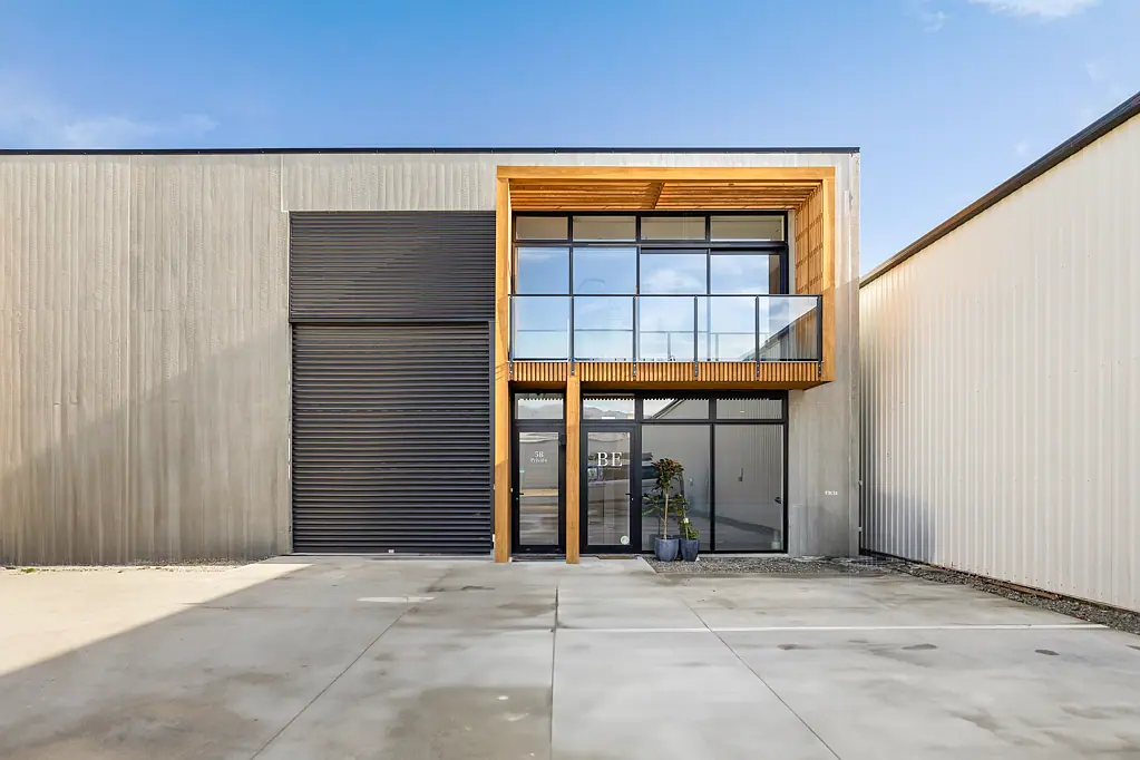 Cromwell Modern Cromwell industrial investment