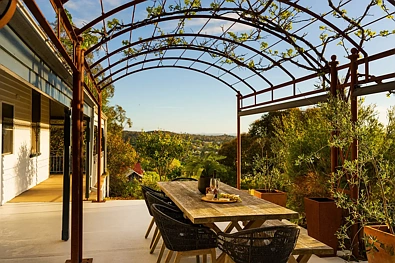 Castlemaine 3房  Victorian Elegance Above Castlemaine | A beautifully renovated late Victorian with an entertainer's kitchen and sunsets over Mount Tarrengower