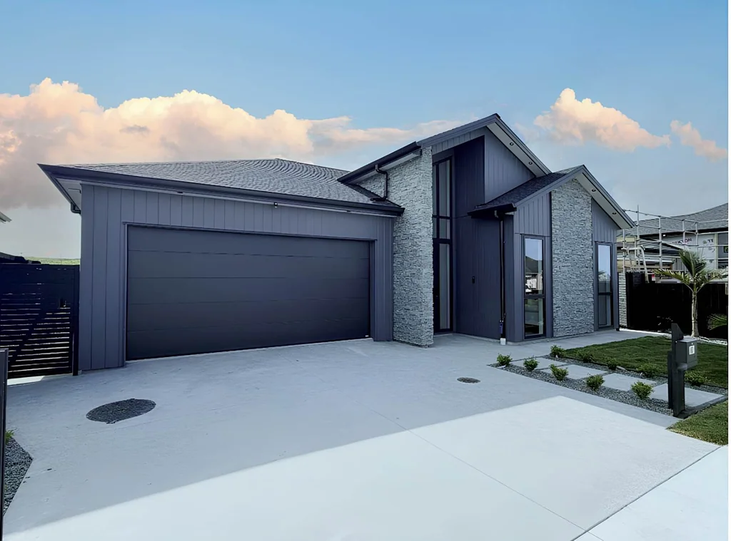 Milldale 4房  Modern New Home with Two Livings