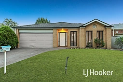 8 Oaklands Way, Pakenham