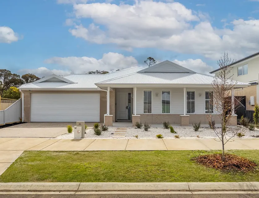 42 Hurst Drive, New Gisborne, VIC 3438, 4 ਕਮਰੇ, 2 ਬਾਥਰੂਮ, House