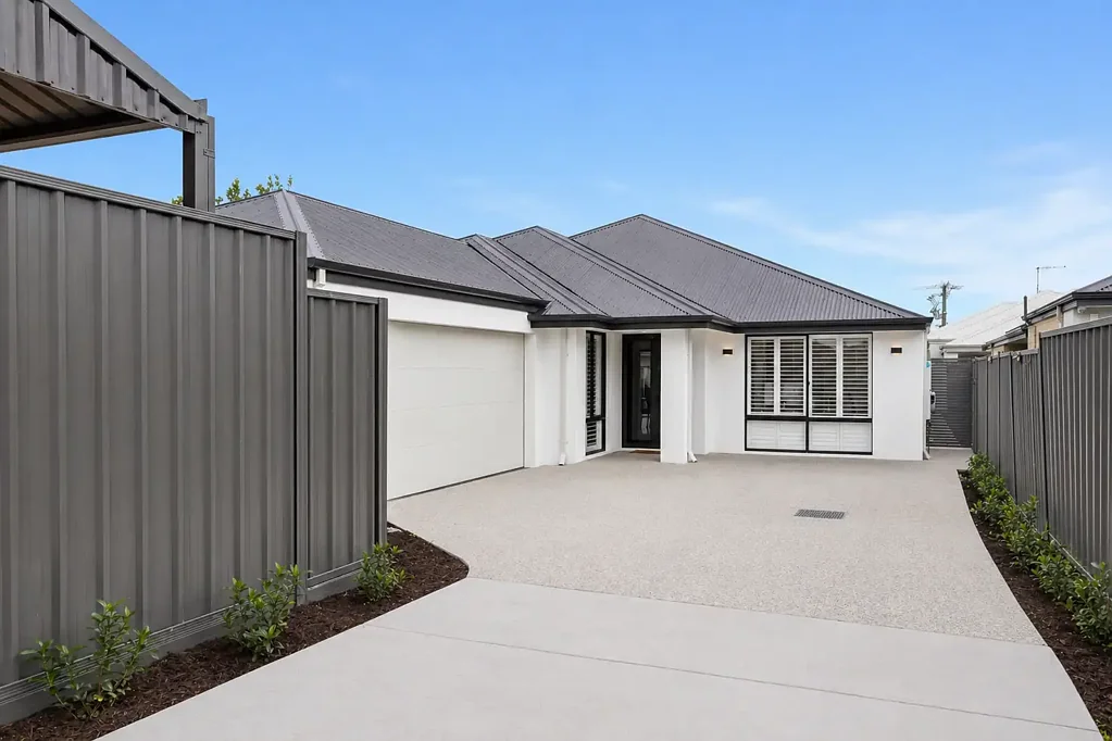 Morley 5 Bedroom AS NEW  5 x 2 HOME