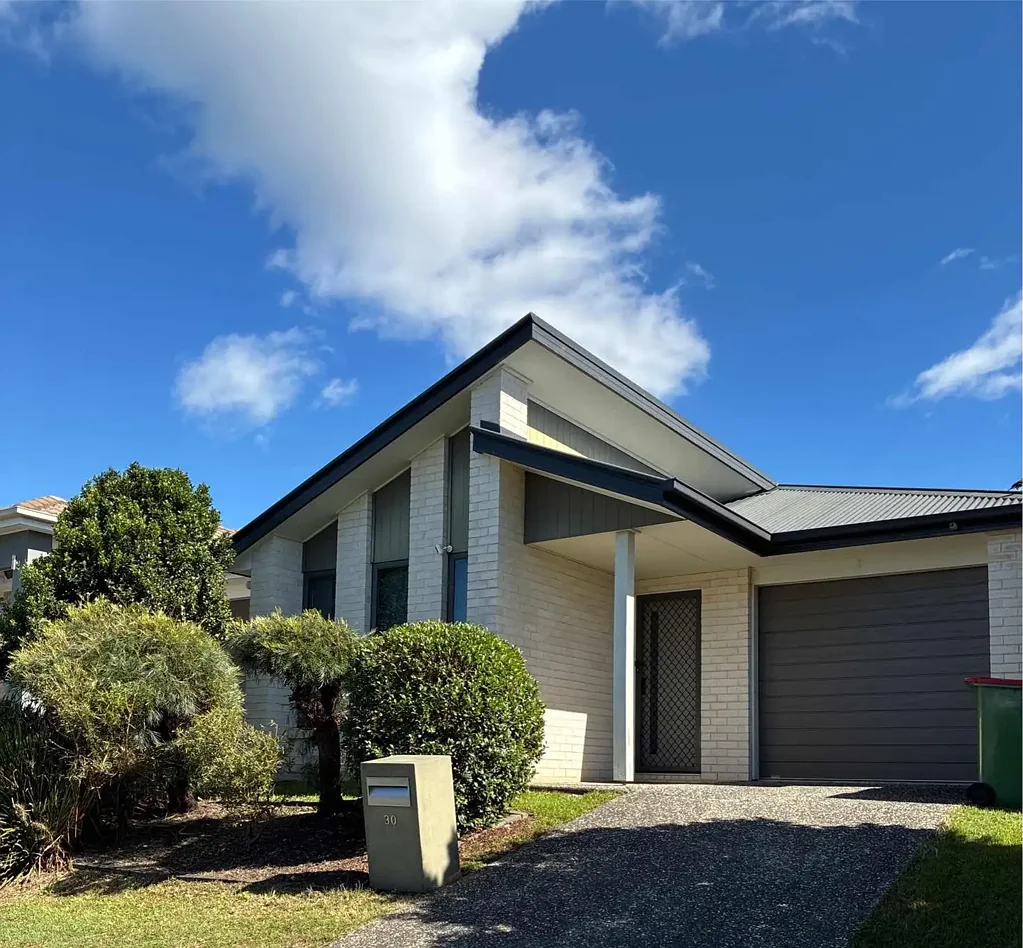 Yarrabilba 4ห้องนอน MODERN FAMILY LVING - STRONG INVESTMENT OPPORTUNITY 
IN HEART OF YARRABILBA