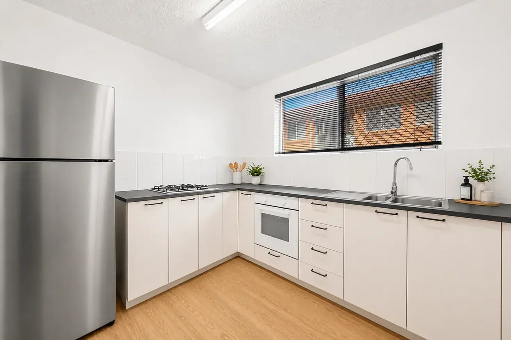 Moorooka 2房 Moorooka 中心时尚、低维护的生活 Stylish, Low-Maintenance Living in the Heart of Moorooka
