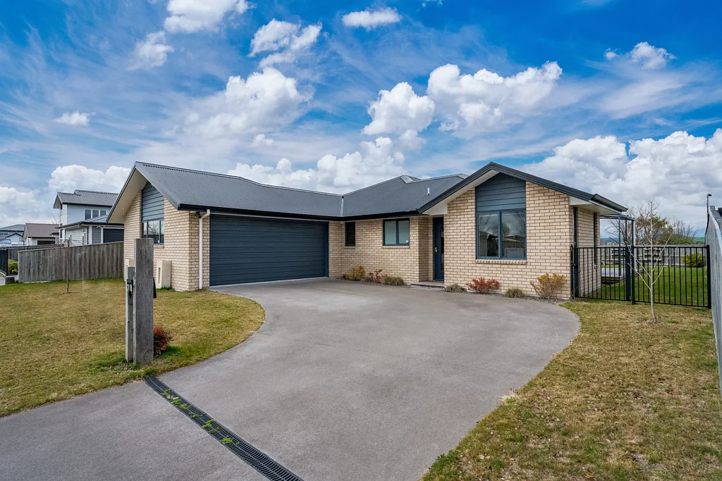 Rangatira Park 4ਬੈੱਡਰੂਮ Space, outlook and easy living in Huka Heights