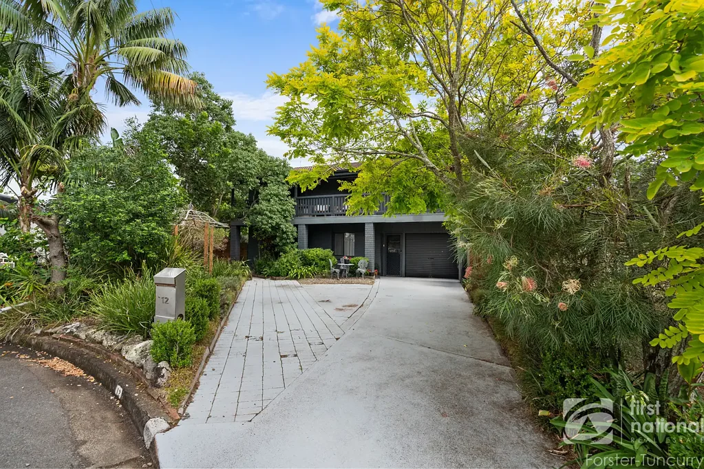 Tuncurry 4房  Tranquil Dual-Living Retreat on a Generous 744sqm Block