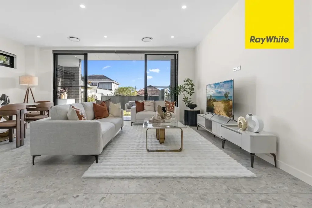Lidcombe 5ਬੈੱਡਰੂਮ EXQUISITE FULL BRICK RESIDENCE