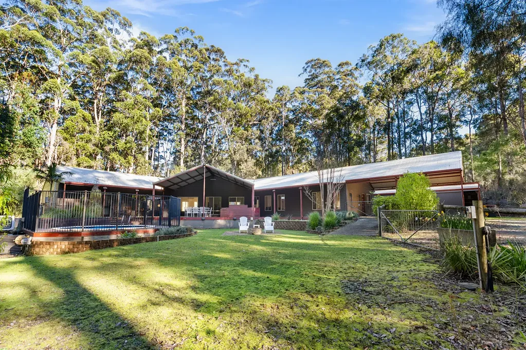Pemberton 4房  Picturesque Country Living in a Prime Pemberton Location