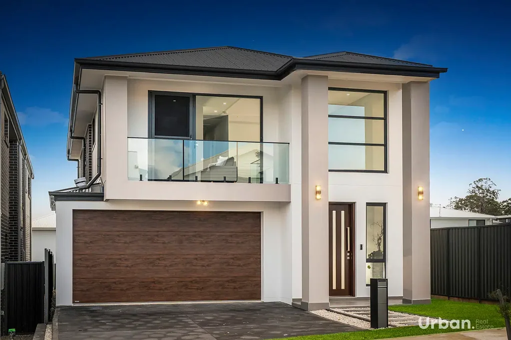 Oakville 5 Bedroom The Ultimate Family Upgrade – Modern Home with a Massive Backyard!