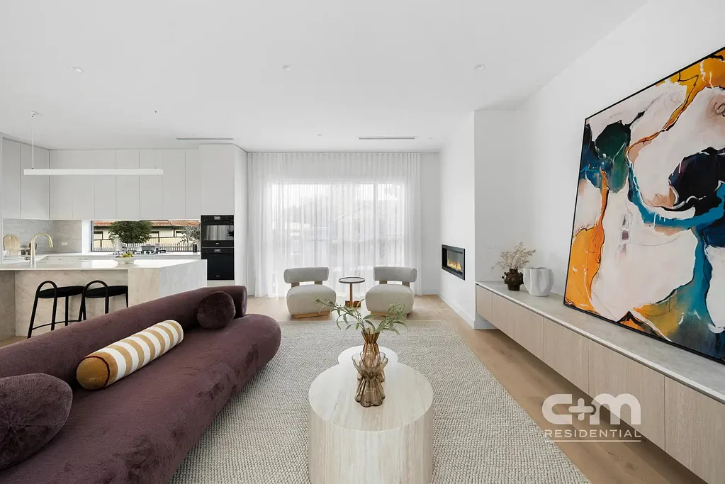 Coburg 4房 奢华双层生活 Luxury Living Across Two Levels