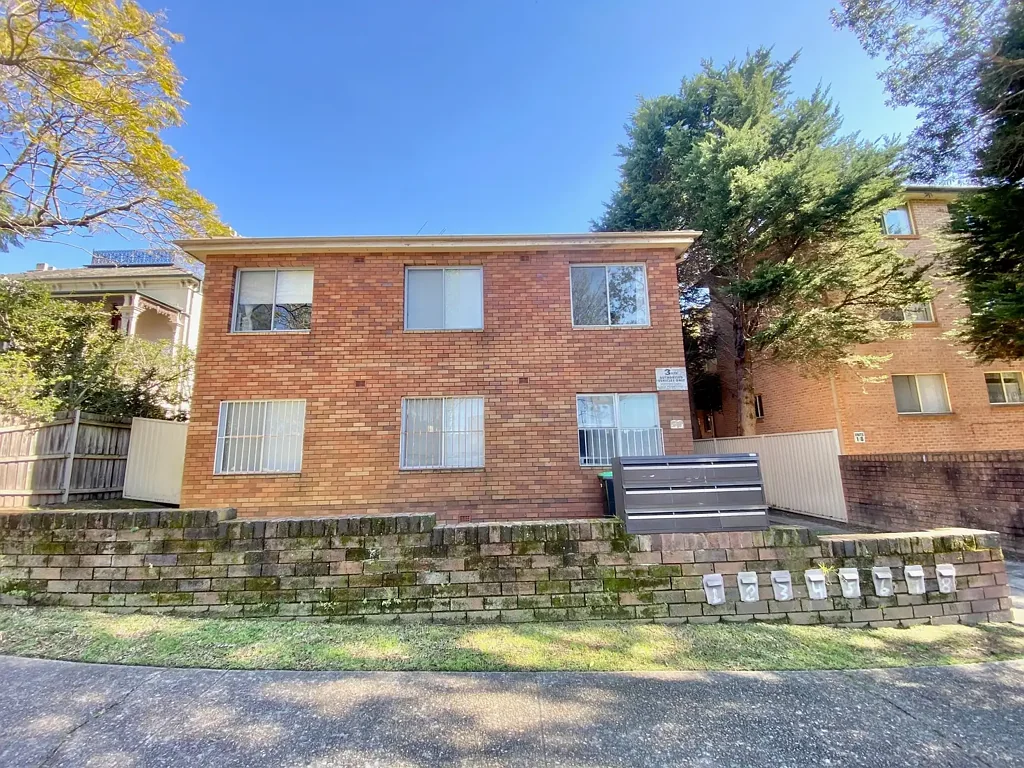 Stylish 1 Bedder in Super-Convenient Location.