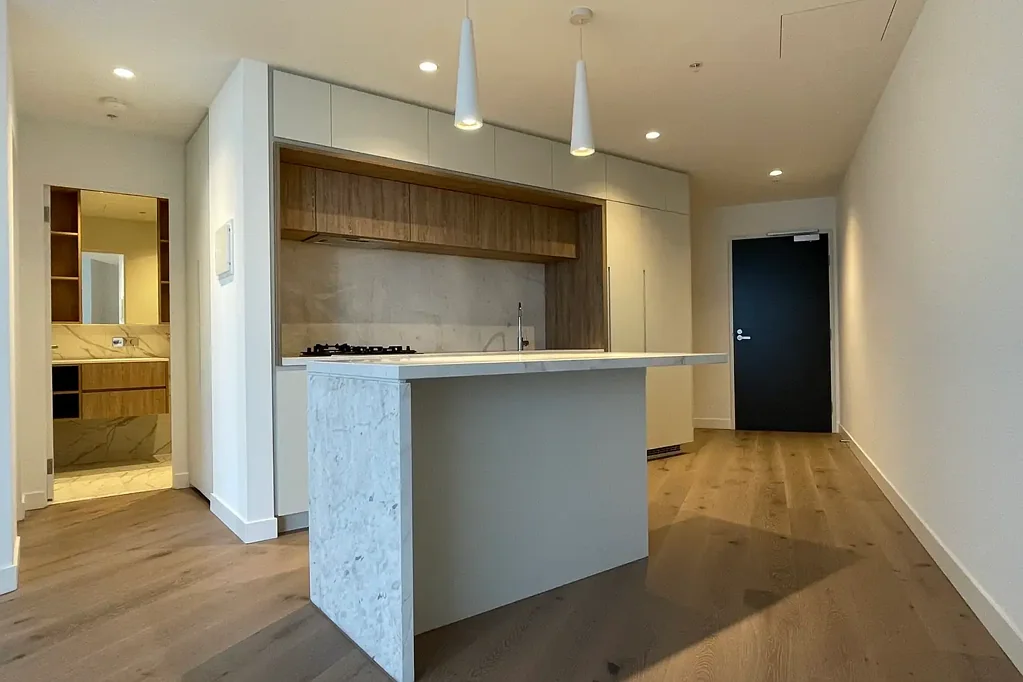 West Side Place - Luxury Living And Access to Level 10  plus level 9