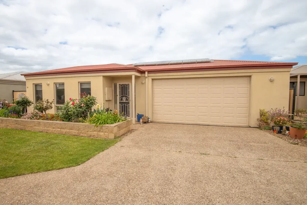 15 Bakker Place, Maffra, VIC 3860
