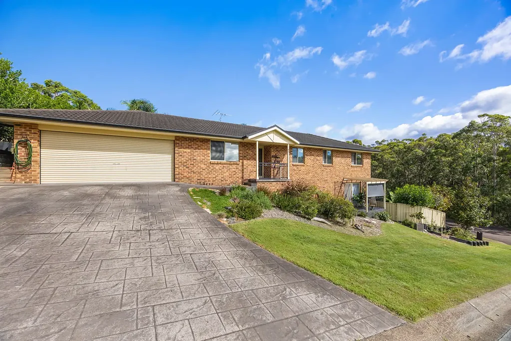 Toronto 4房  GREAT FAMILY HOME IN A GREAT LOCATION WITH LOADS OF EXTRA'S