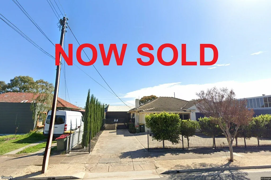 Camden Park 3房  **** UNDER CONTRACT ******         SUBDIVIDE, REDEVELOP or RENOVATE or simply MOVE IN NOW   ---    VERSATILE WAREHOUSE and HOME / OFFICE