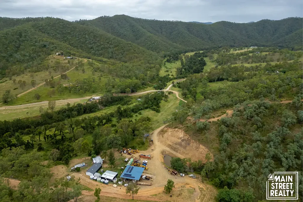 Colinton 3 Bedroom Off-Grid Paradise: 226 Acres of Secluded Freedom on Emu Creek